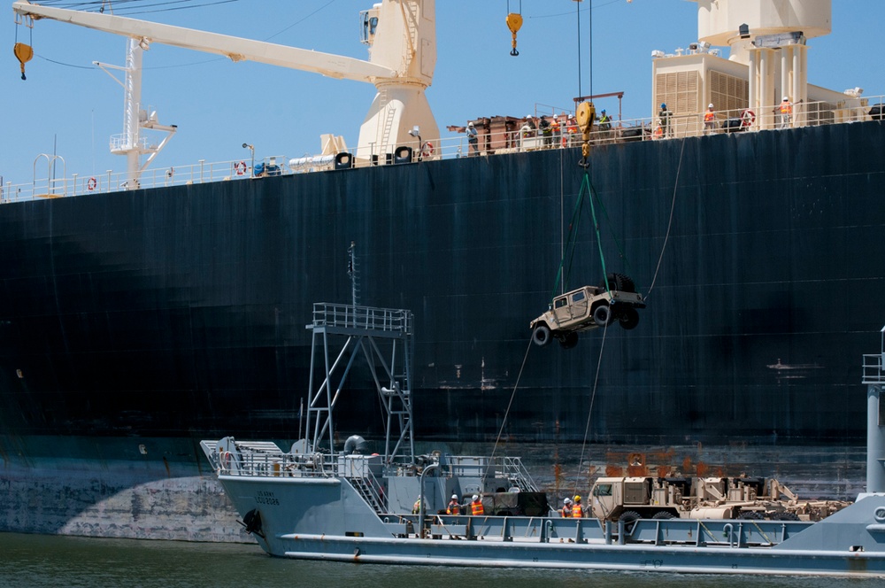 Soldiers, Sailors practice joint-service seaport loading