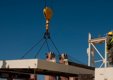 Soldiers, sailors practice joint-service seaport loading