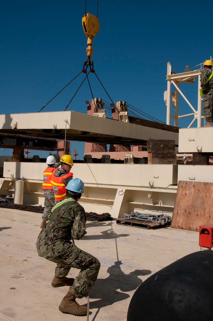 Soldiers, Sailors practice joint-service seaport loading