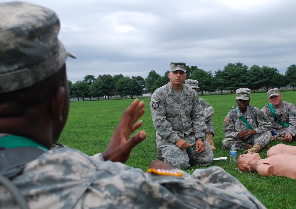 OSW US Air Force technical sergeant teaches soldiers