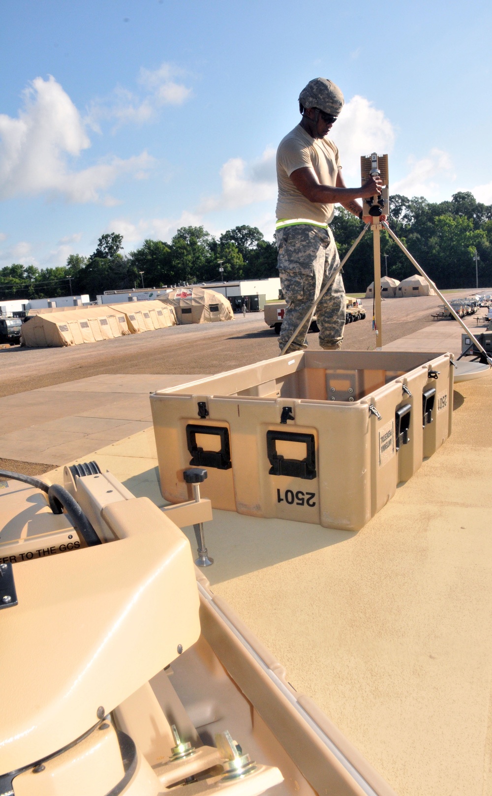 Signal soldiers enable TOC at JRTC