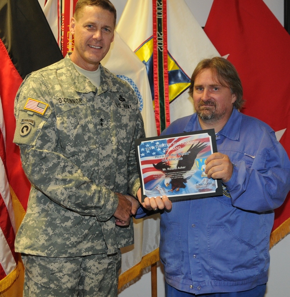 Maj. Gen. O'Connor presents 'Warrior of the Week' awards