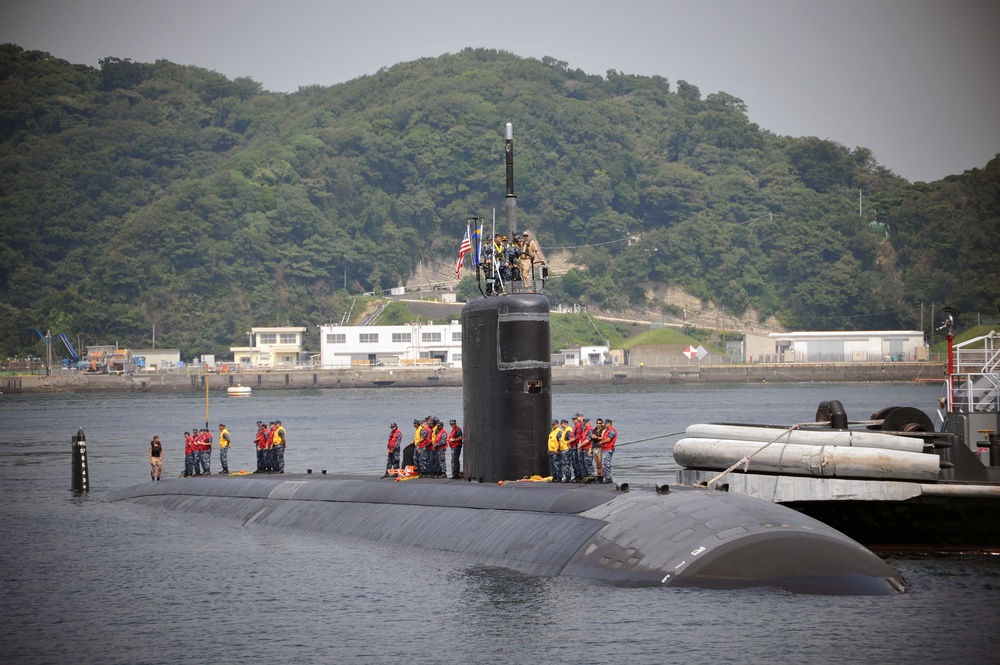 USS Santa Fe port visit