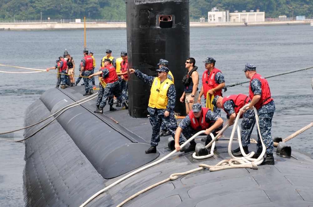 USS Santa Fe port visit