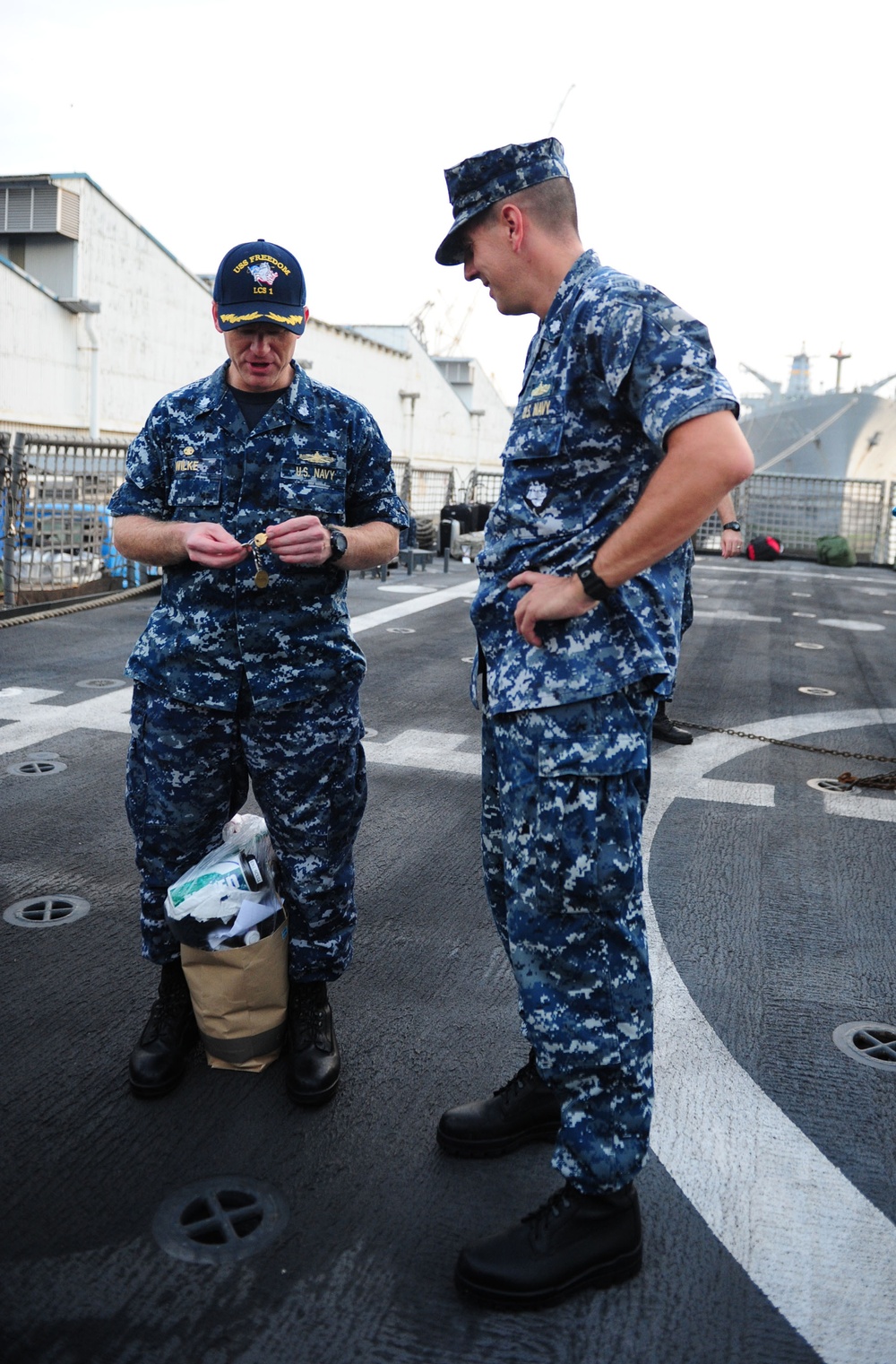 USS Freedom, LCS-1 swaps crew