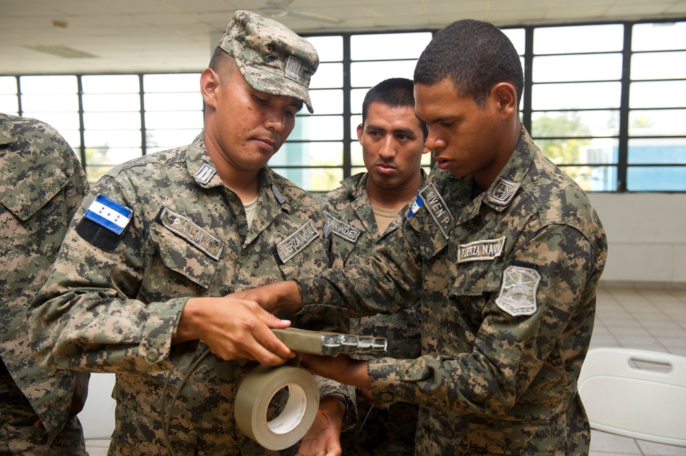 Demo training Honduran navy