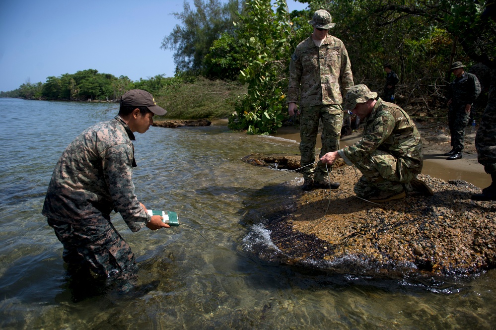 Demo training Honduran navy
