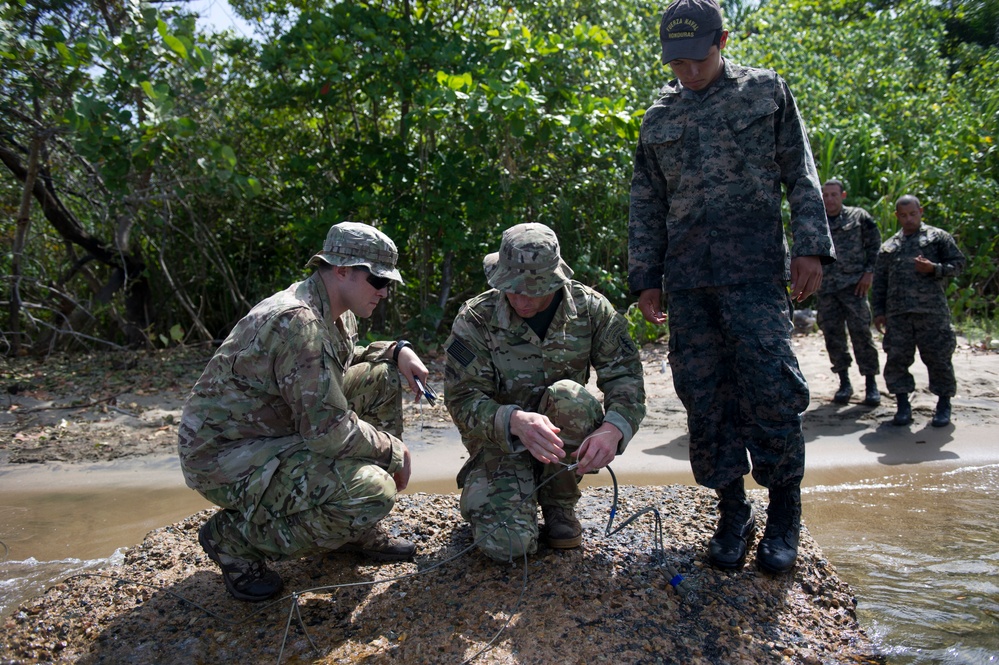 Demo training Honduran navy