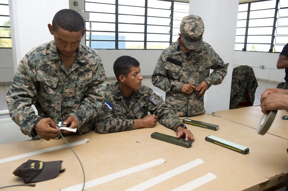 Demo training Honduran navy