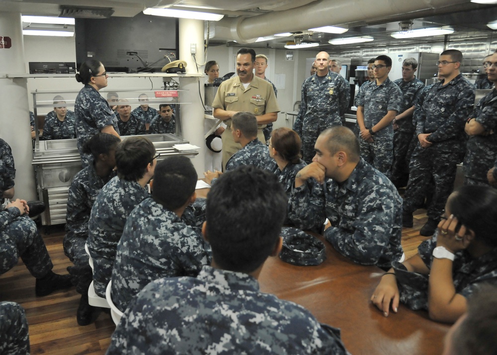 Pacific Fleet master chief visits Paul Hamilton
