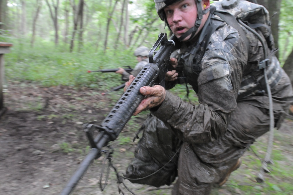 OSW soldier pulls security during litter obstacle course