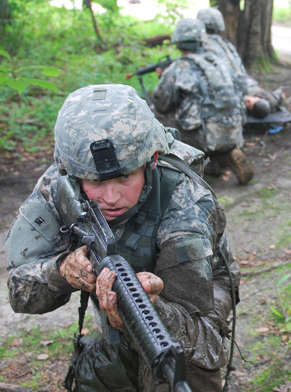 OSW soldier pulls security during litter obstacle course