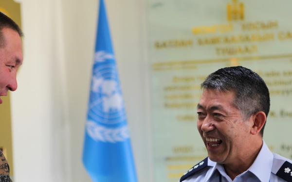 Japan's top general visits multinational troops during Khaan Quest 2013