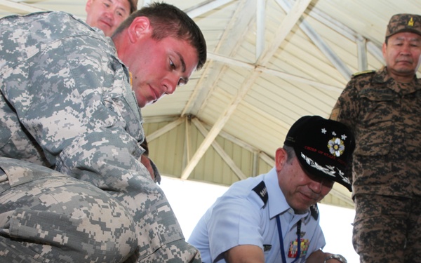 Japan's top general visits multinational troops during Khaan Quest 2013