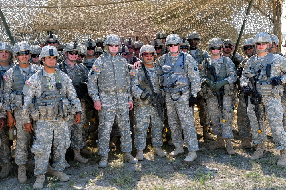 Gov. Perry visits the soldiers of the 36th Infantry Division