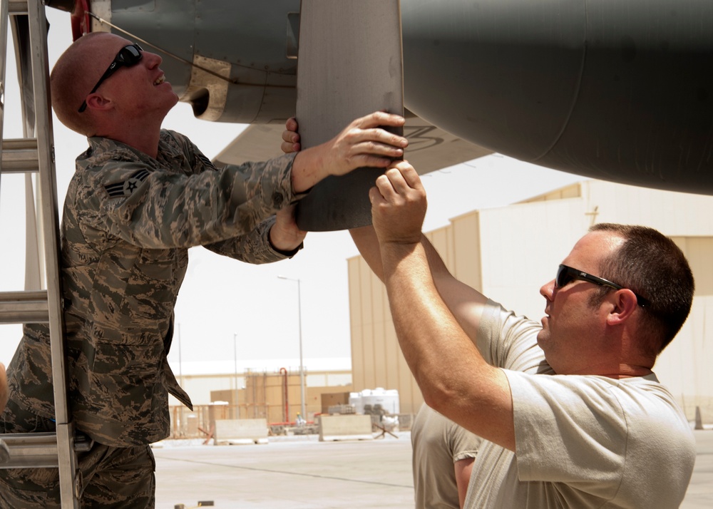 Herc maintainers enable combat cargo