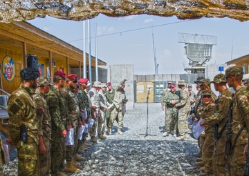 US soldiers receive Polish marksmanship badges