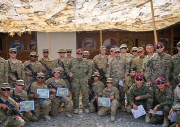 US soldiers receive Polish marksmanship badges