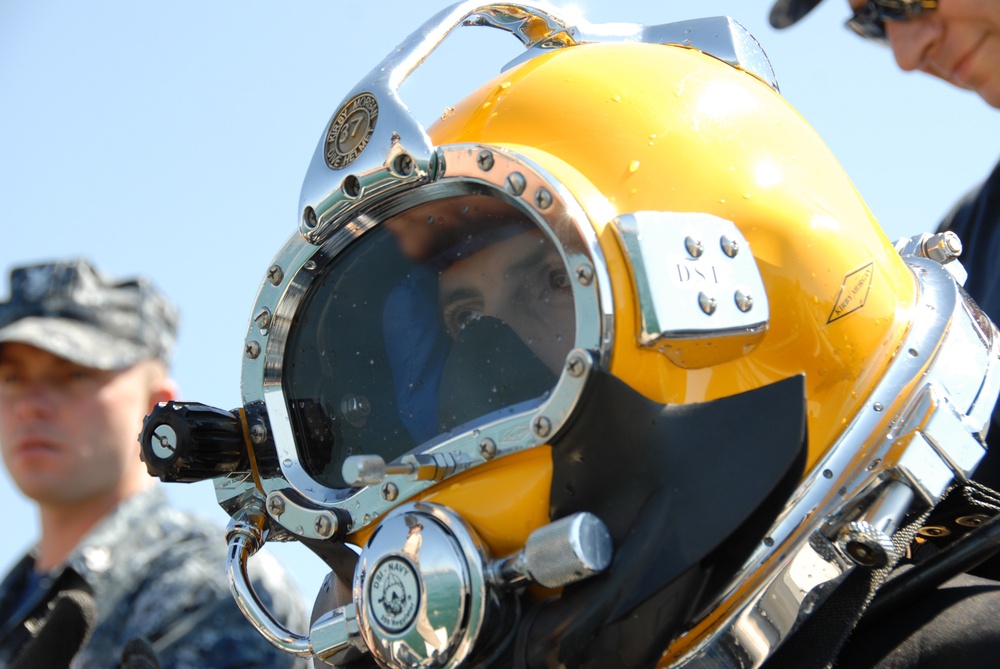 Reserve Undersea Rescue Command diving and decompression qualifications