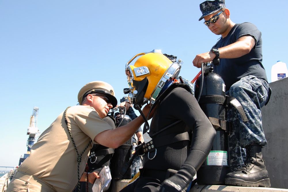 Reserve Undersea Rescue Command diving and decompression qualifications