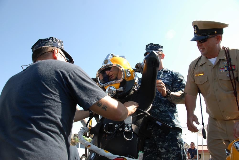 Reserve Undersea Rescue Command diving and decompression qualifications