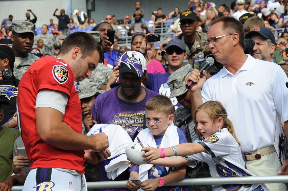 Baltimore Ravens thank service members during Ravens military appreciation day event