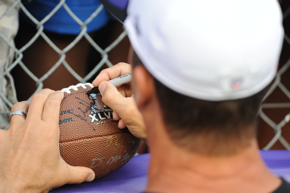 Baltimore Ravens thank service members during Ravens military appreciation day event