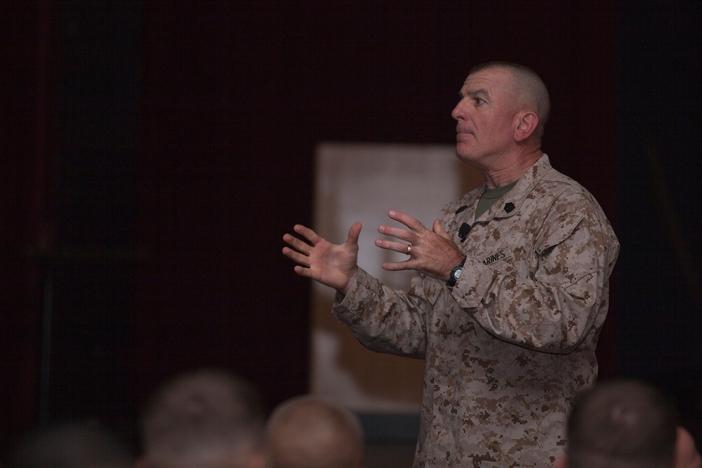 Battaglia visits MCB Hawaii