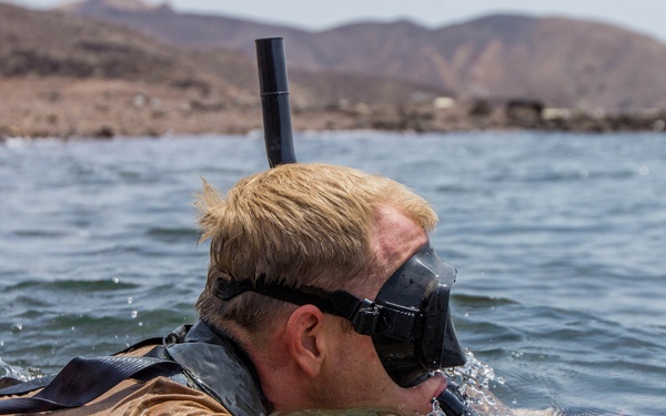 26th MEU Maritime Raid Force Amphibious Beach Insertion