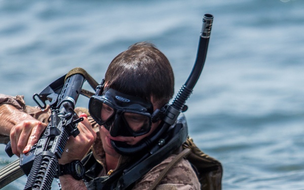 26th MEU Maritime Raid Force Amphibious Beach Insertion