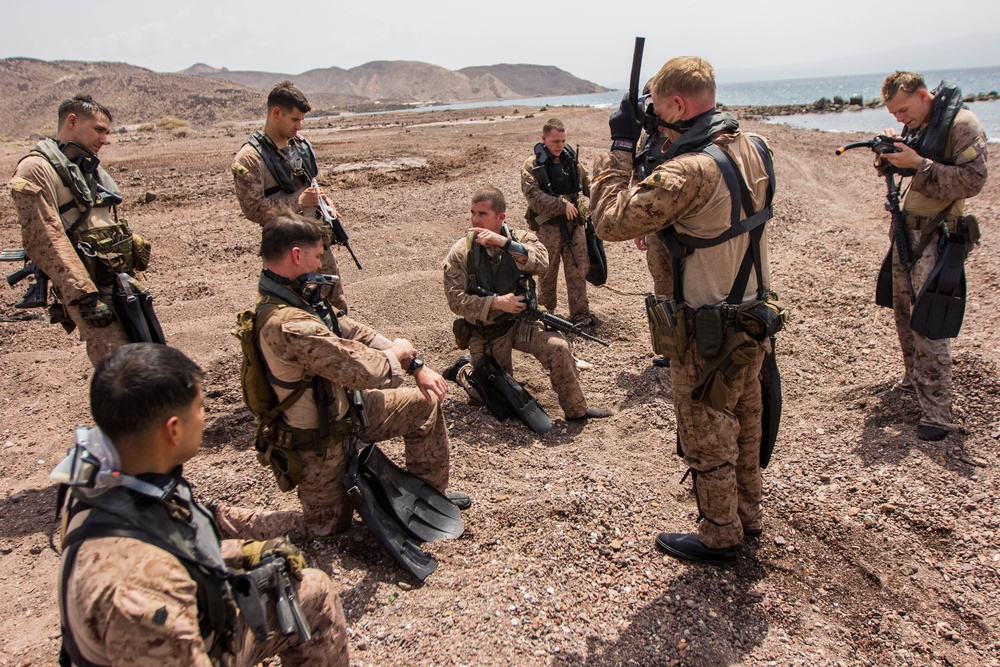 26th MEU Maritime Raid Force Amphibious Beach Insertion