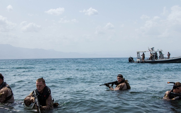 26th MEU Maritime Raid Force Amphibious Beach Insertion