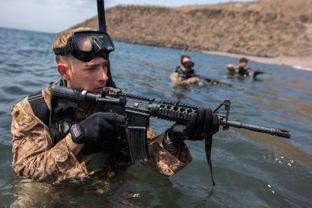 26th MEU Maritime Raid Force Amphibious Beach Insertion