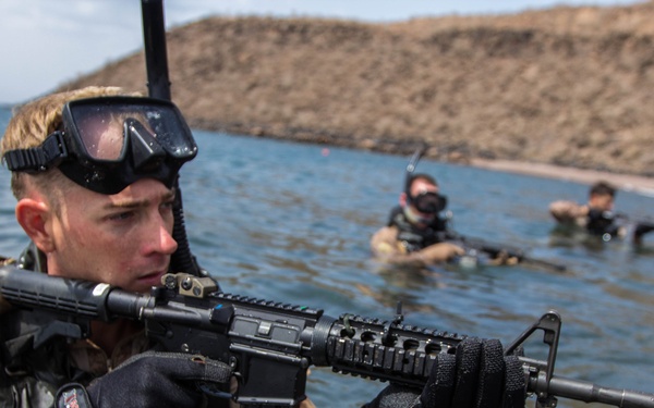 26th MEU Maritime Raid Force Amphibious Beach Insertion