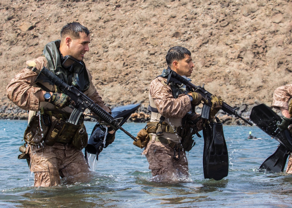 26th MEU Maritime Raid Force Amphibious Beach Insertion