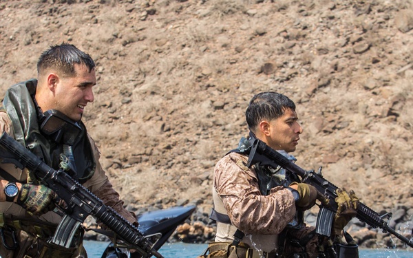 26th MEU Maritime Raid Force Amphibious Beach Insertion