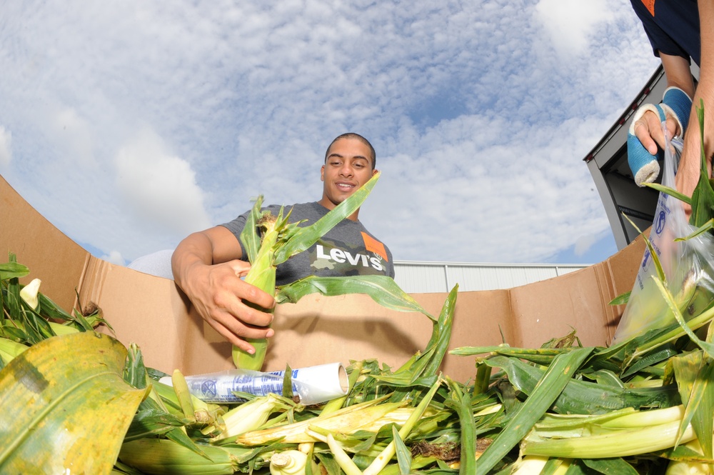 CNRMA sailors give back to the community at local Food Bank