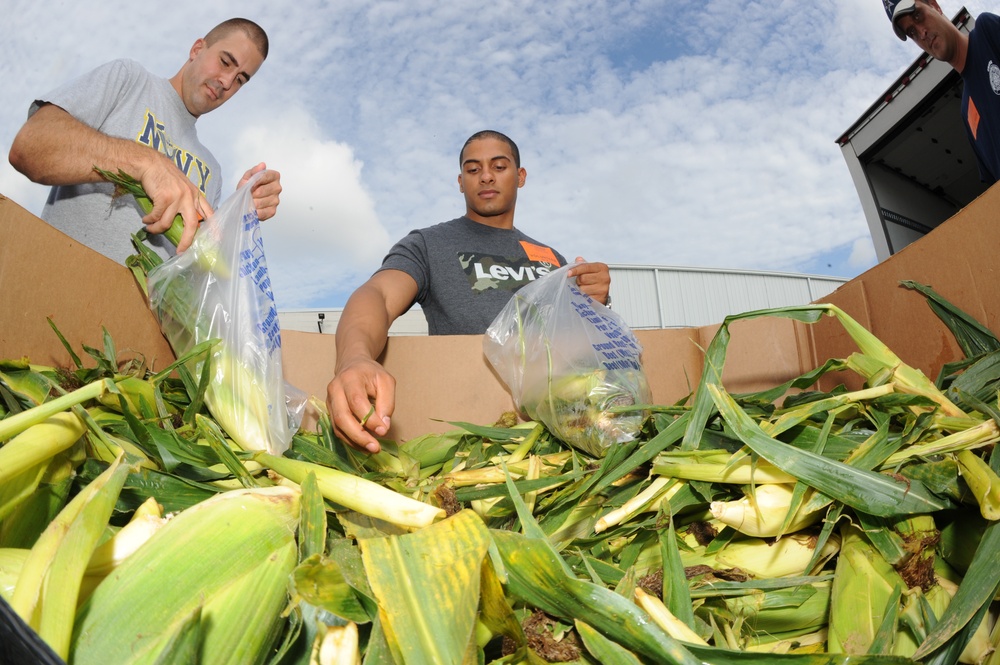 CNRMA sailors give back to the community at local Food Bank