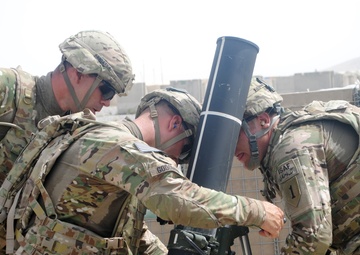 US soldiers conduct mortar fire exercise