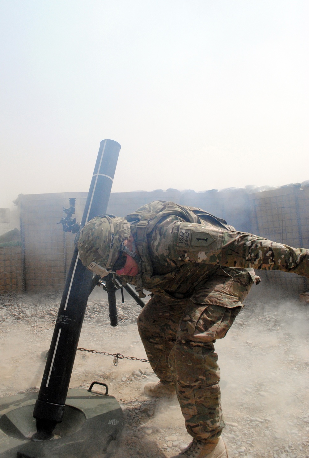 US soldiers conduct mortar fire exercise