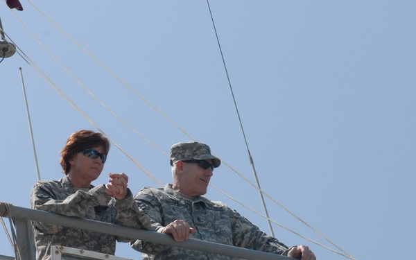 CENTCOM CSM Visits with Soldiers of the 371st SB