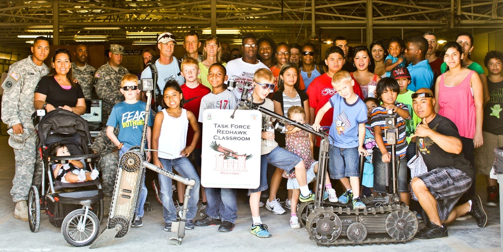 Annual Dagger Day shows families how soldiers train for war