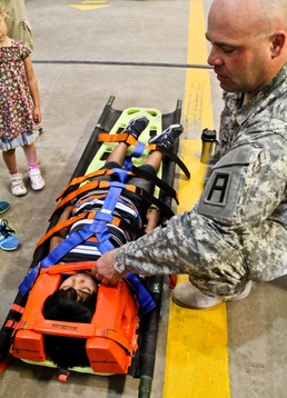 Annual Dagger Day shows families how soldiers train for war