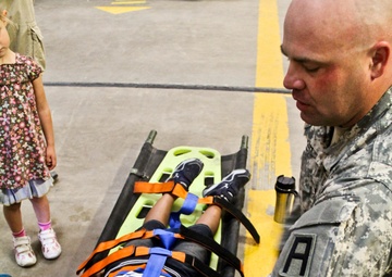 Annual Dagger Day shows families how soldiers train for war