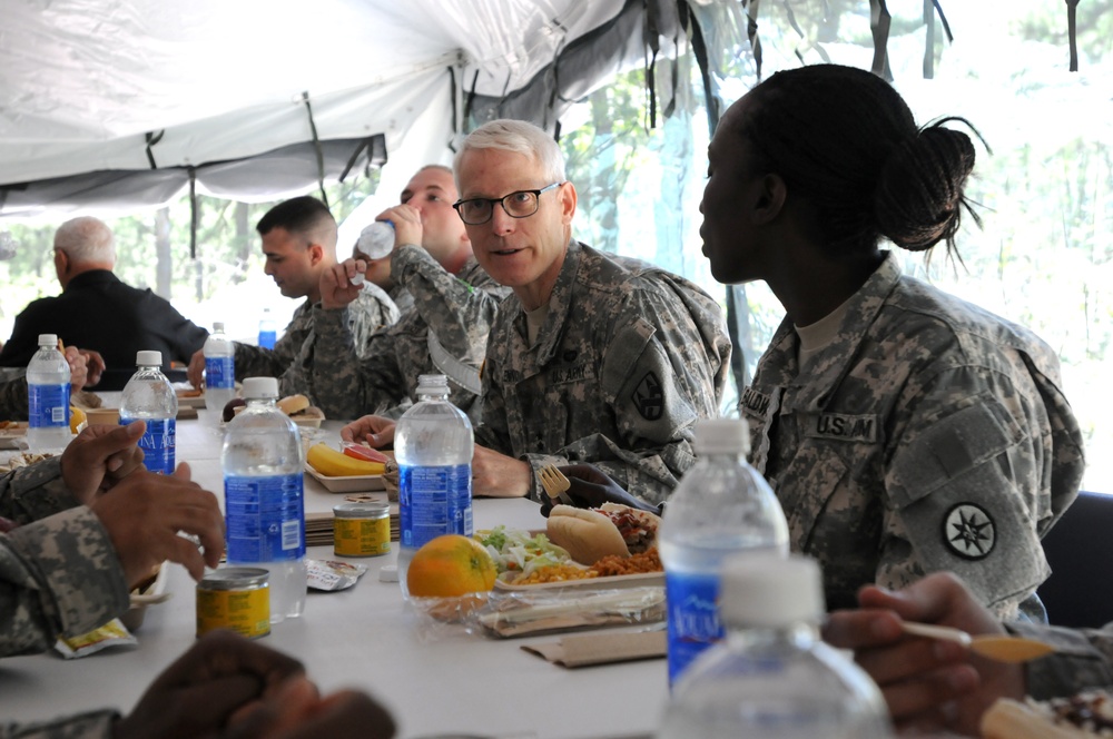 OSW Maj. Gen. Lennon has lunch with soldiers