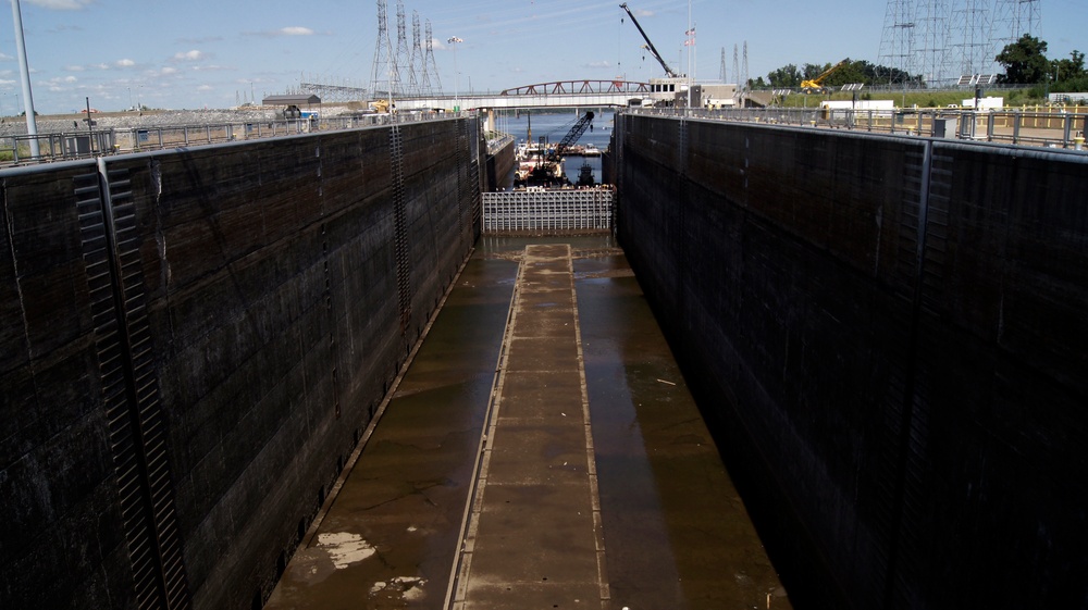 Kentucky Lock closed for maintenance