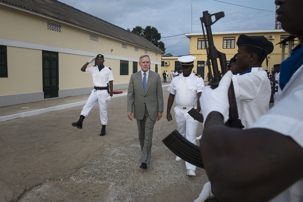 Mabus visits Sao Tome and Principe