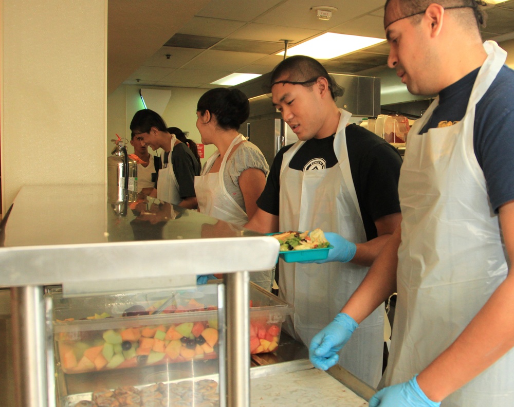 Sailors volunteer