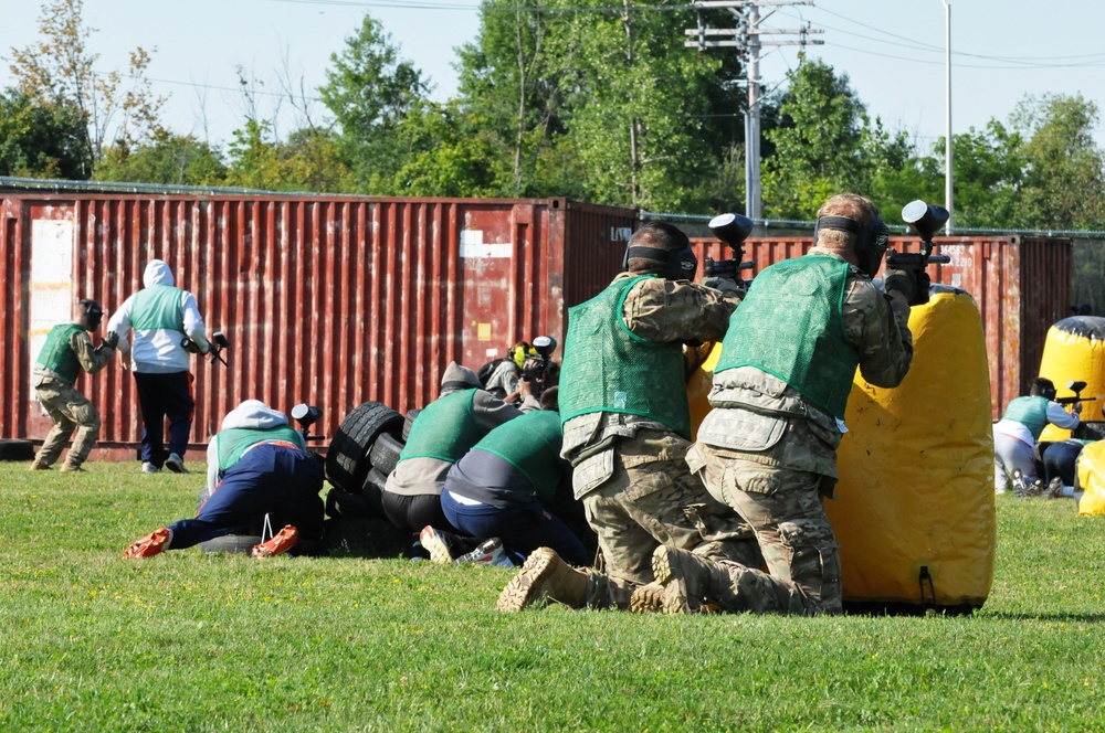 Spartan soldiers, Syracuse University football players battle in paintball competition