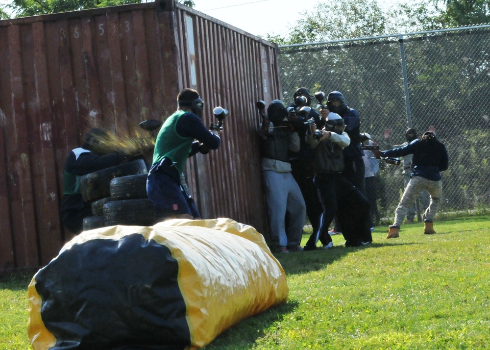 Spartan soldiers, Syracuse University football players battle in paintball competition